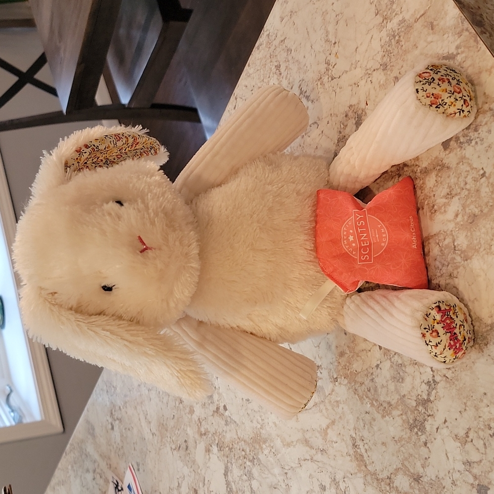 Scentsy Buddy w/ Scent Pak Rosemary Rabbit